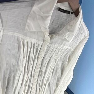 Violet & Claire Top Women M White Beaded‎ Trim Long Sleeve Blouse